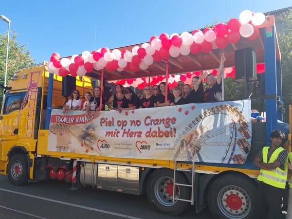 Festwagen des Grete-Fährmann und Berta-Schulz Seniorenzentrums