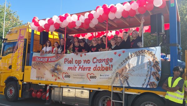 Festwagen des Grete-Fährmann und Berta-Schulz Seniorenzentrums